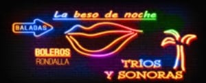La Beso de Noche-logo